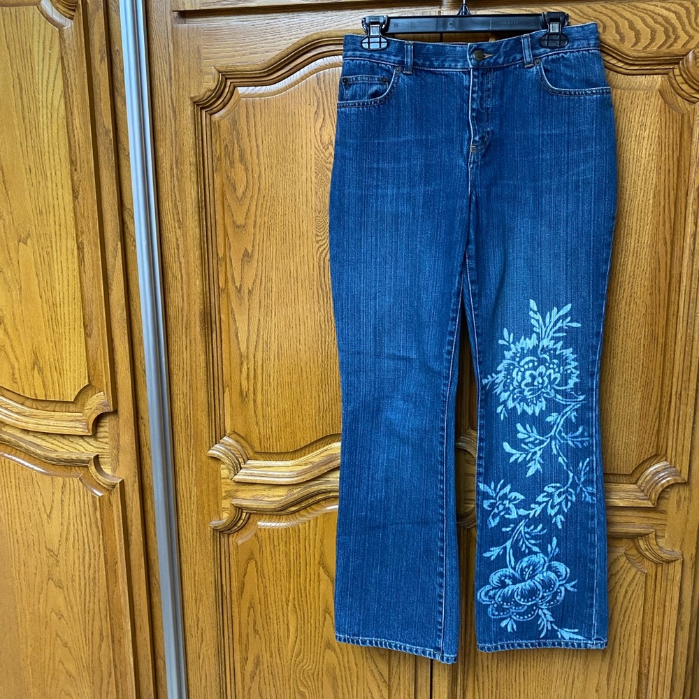 Ralph Lauren Jeans Co. Size 4 petite with pretty design down one leg. Elegant.